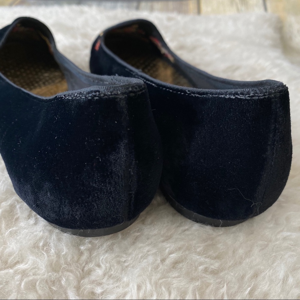 Vintage Beacon USA Christmas Tree & Gifts Embroidered Black Velvet Loafer Flats - Picture 6 of 11